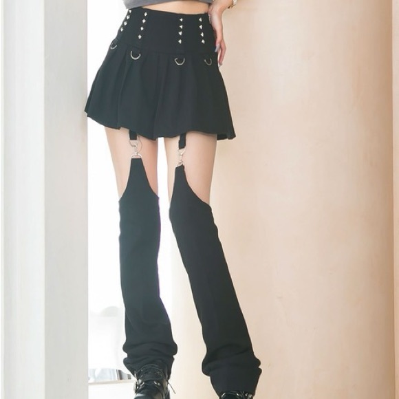 Diable Baiser ☆ pleated studded skirt set with leg warmers - Picture 1 of 11